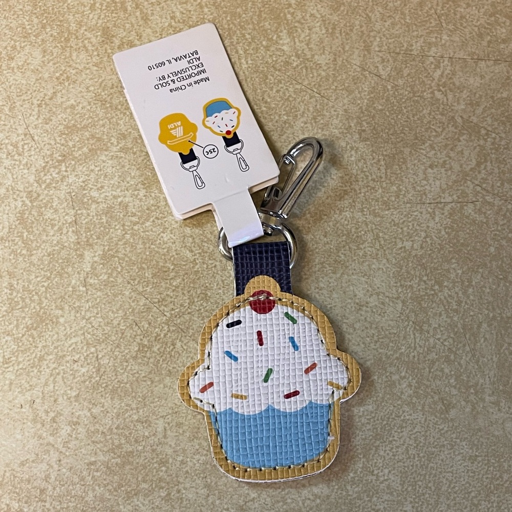 NWT Aldi 2020 Quarter Coin Holder Shopping Cart Buggy Keychain Key Ring Cupcake
